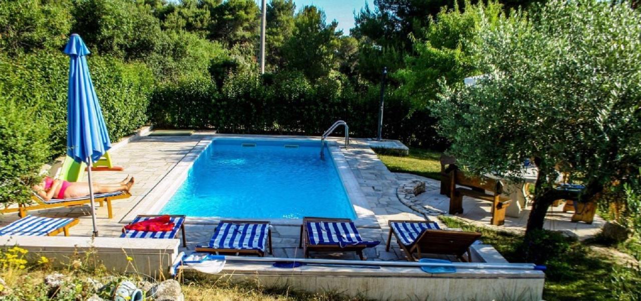 Apartments With A Swimming Pool Pula - 7356 Exterior foto